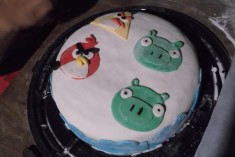 Pastel con figura angry birds
